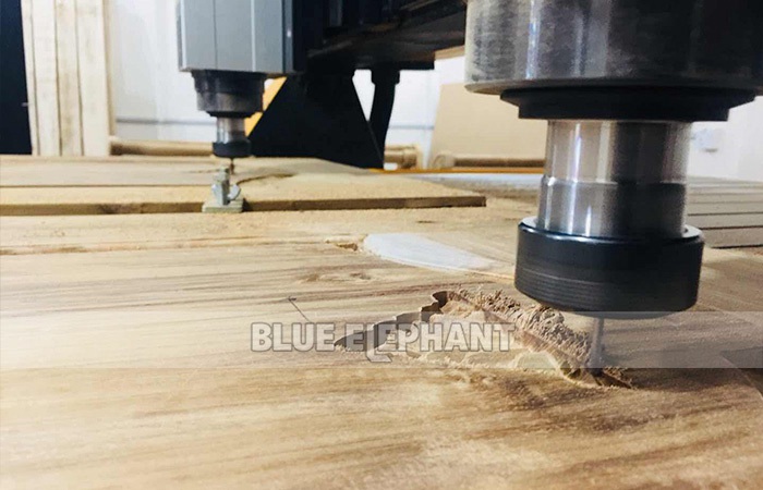 雙頭數(shù)控開料機(jī)(2)